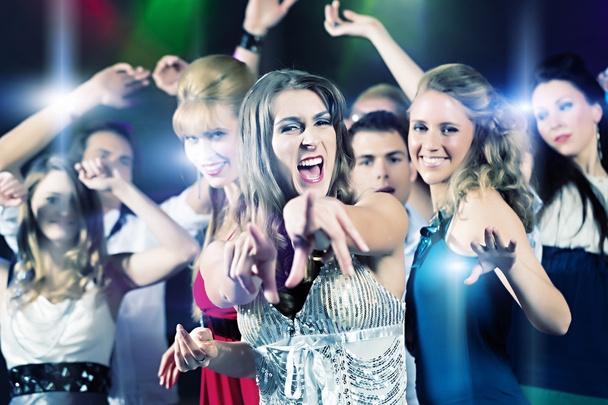 festa gente che balla in discoteca
 - Foto, immagini