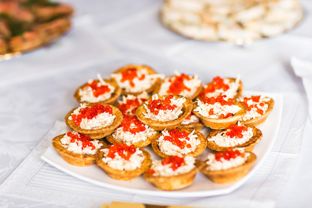Tartelette avec crème et caviar
 - Photo, image