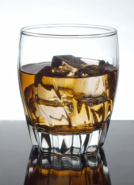 vaso de whisky
 - Foto, imagen