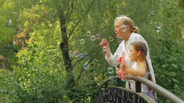 Vnučka s bublina hůlka - Záběry, video