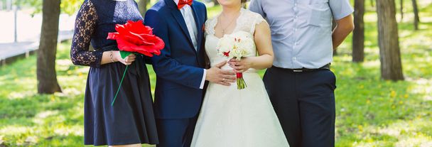 свадебная пара, шафер и подружка невесты
 - Фото, изображение