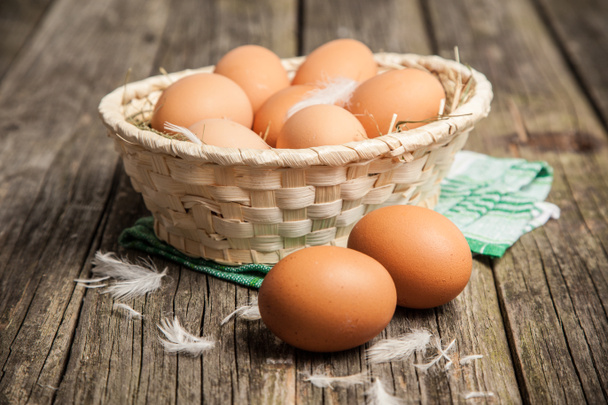 Свіжі органічні яйця
 - Фото, зображення