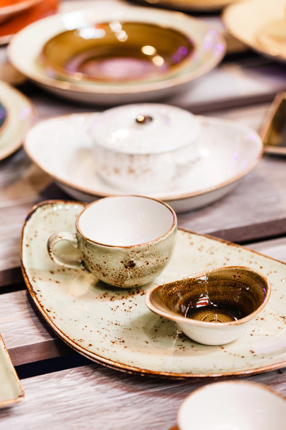 Ceramic tableware on table - Foto, Bild