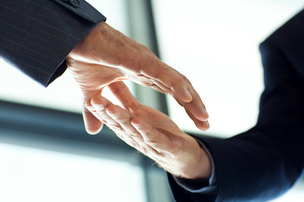 businessmen handshake close up - Фото, зображення