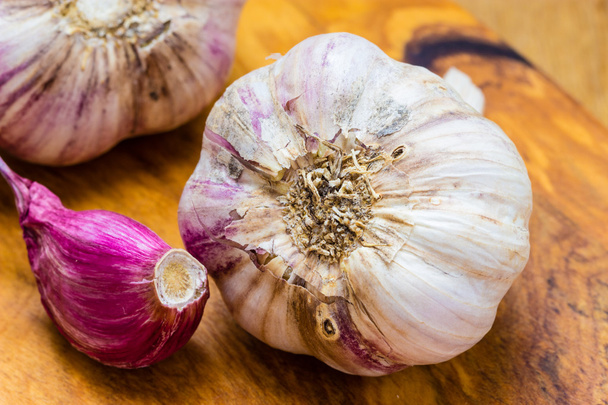whole garlic and cloves - Foto, imagen
