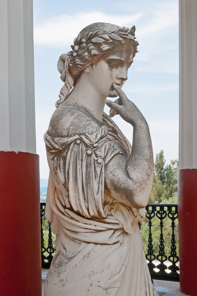 アヒヨン宮殿コルフ、ギリシャでギリシャの女神の像 - 写真・画像