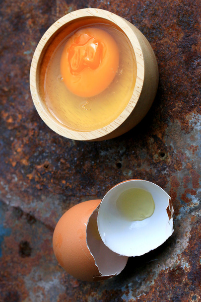 old eggs on zinc - 写真・画像