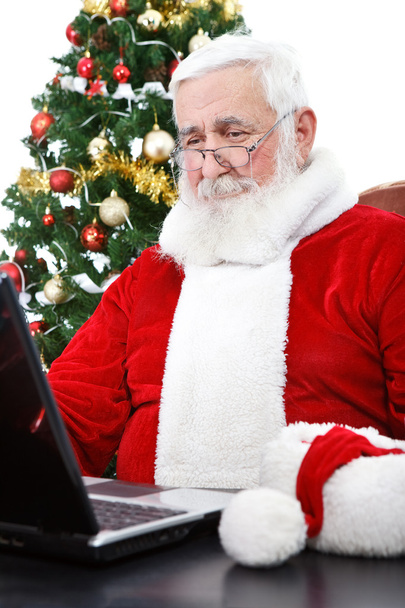 Modern Santa using laptop - Foto, afbeelding