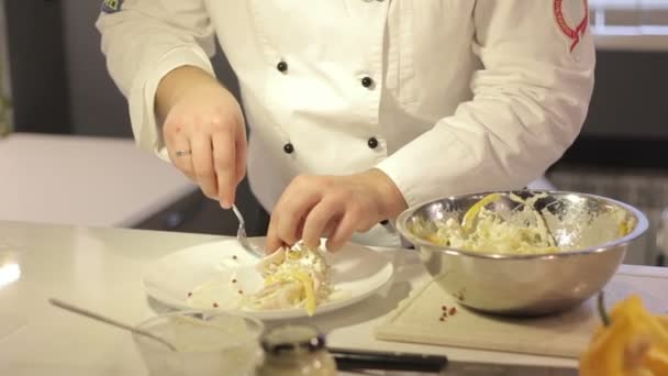 chef prepara salada
 - Filmagem, Vídeo