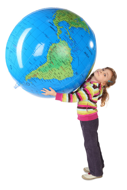 Little girl standing and holding big inflatable globe over her h - Fotoğraf, Görsel