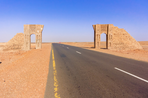 Δρόμο μέσα από την έρημο Σαχάρα στο Σουδάν - Φωτογραφία, εικόνα