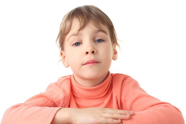 πορτρέτο του σοβαρές κοριτσάκι στο λεπτό πουλόβερ, μισό σώμα, isol - Φωτογραφία, εικόνα