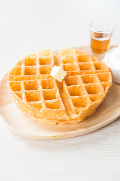 Waffles com manteiga e mel
 - Foto, Imagem