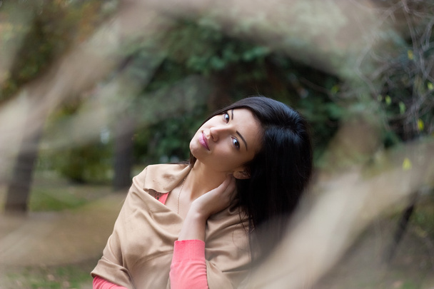 Young woman in autumn park - Foto, Imagem