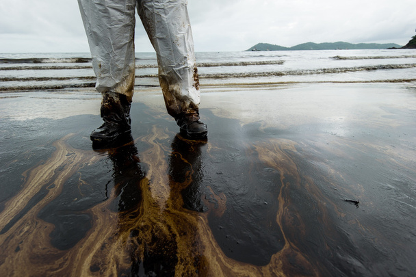 ropy naftowej na oleju wyciek wypadku Ao Prao plaży na wyspę Samet - Zdjęcie, obraz