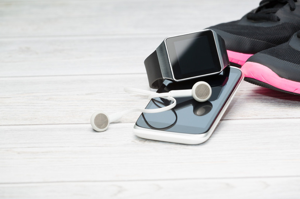 Attrezzature fitness, smart watch e telefono
. - Foto, immagini