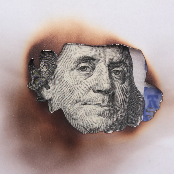 dollarin setelin polttaminen
 - Valokuva, kuva