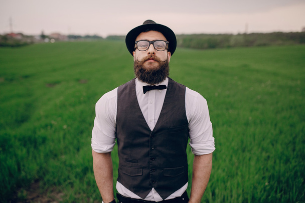 beard man in field lonley - Foto, Bild