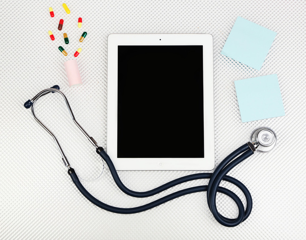 Medical tablet with medical supplies - Photo, image