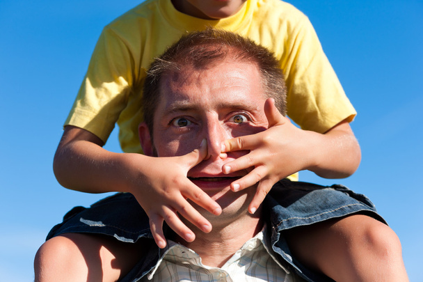 Отец и сын летом
 - Фото, изображение