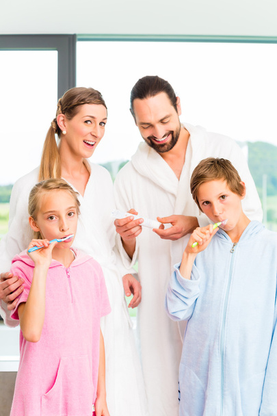 Diş Bakımı Rutin banyo, Aile  - Fotoğraf, Görsel