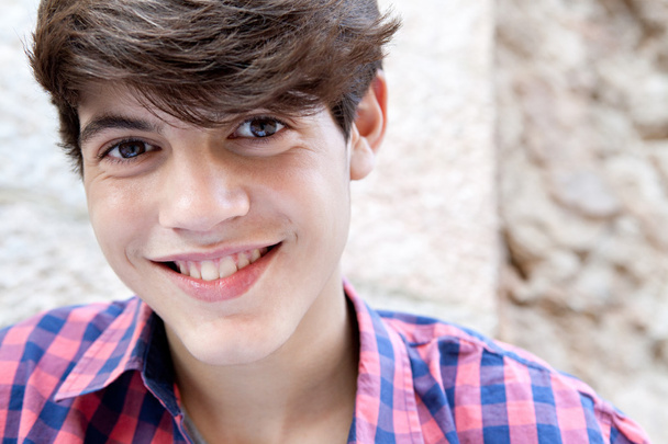 portraitof an attractive hispanic teenager boy - Foto, afbeelding