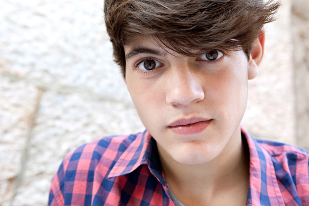 portrait of an attractive hispanic teenager boy - Foto, afbeelding
