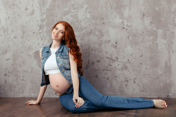Portrait of the young pregnant woman - Foto, Imagem