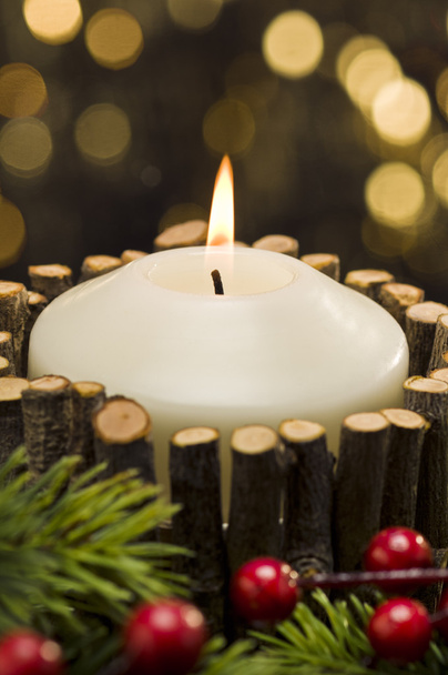 Білі свічки в осінньому зимовому оздобленні
 - Фото, зображення
