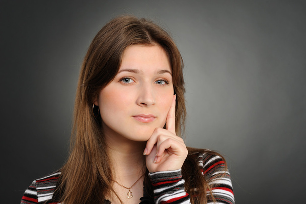 Fiatal nő gondolkodás - Fotó, kép