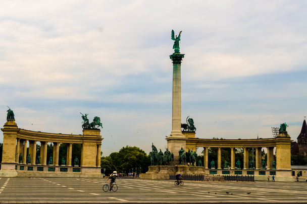 Praça dos heróis de Budapeste, Hungria
 - Foto, Imagem