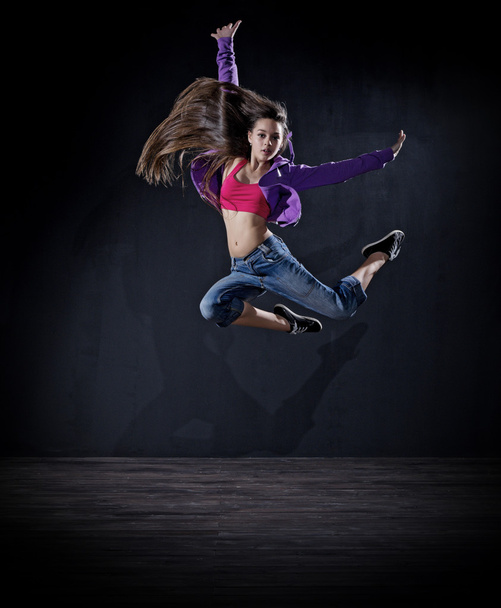 Young girl modern dancer (dark ver) - Fotoğraf, Görsel