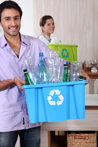 Couple recycling plastic bottles - Foto, afbeelding
