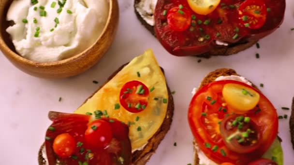 Heirloom помідорами бутерброди
 - Кадри, відео