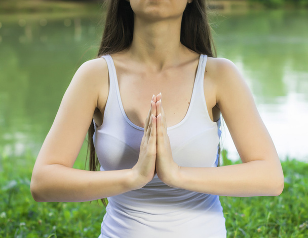 Йога жінка медитує розслабляючий здоровий спосіб життя
 - Фото, зображення