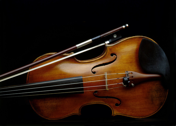Antiguo primer plano del violín
 - Foto, imagen