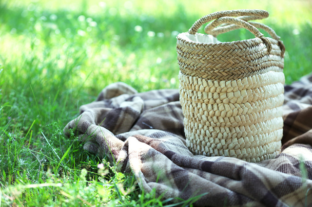 Wicker basket and Plaid for picnic - Foto, Imagem