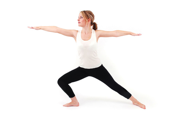 schönes Mädchen praktiziert Yoga - Foto, Bild