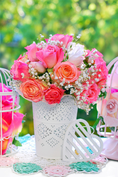 wedding decoration with rose bouquet - Foto, Imagen