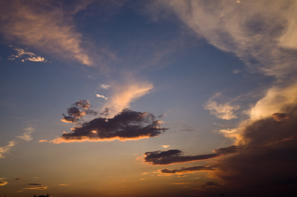 Drámai felhők naplementekor - Fotó, kép