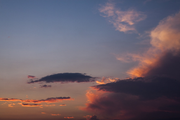 Drámai felhők naplementekor - Fotó, kép