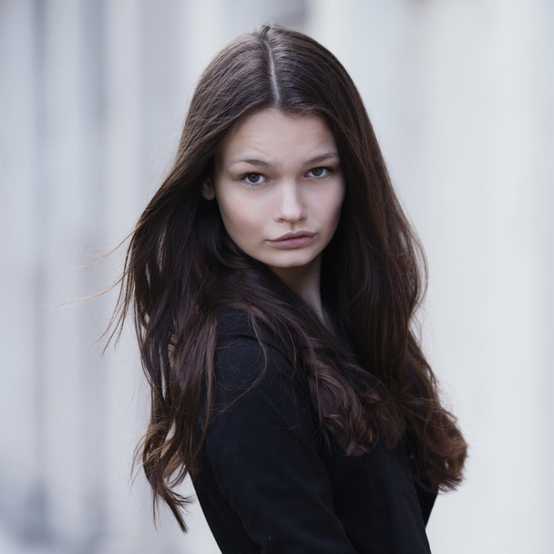 beautiful serious girl portrait - Fotografie, Obrázek