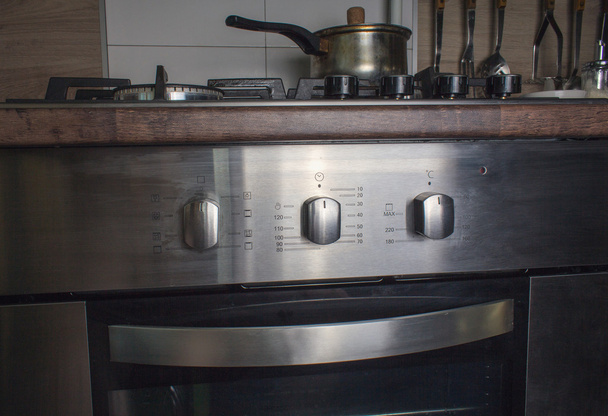 クロム電気オーブンとコンロ。台所用の器具 - 写真・画像