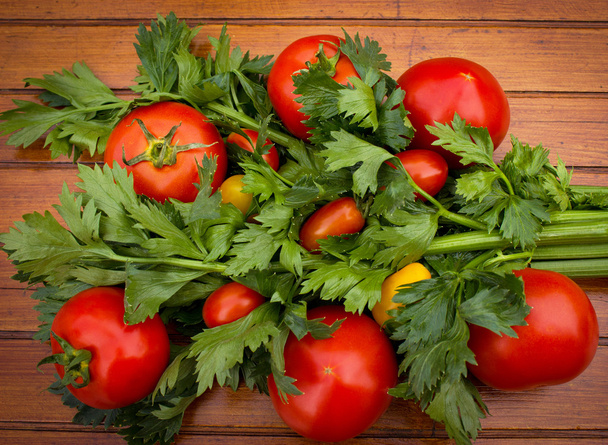 tomates fraîches sur la table - Photo, image