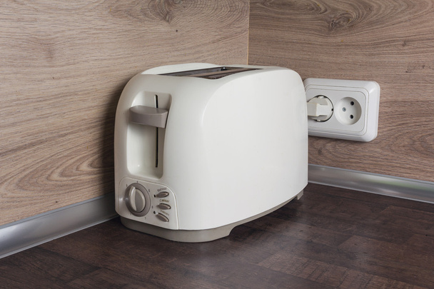 Toaster auf dem Küchentisch. Küchengeräte - Foto, Bild