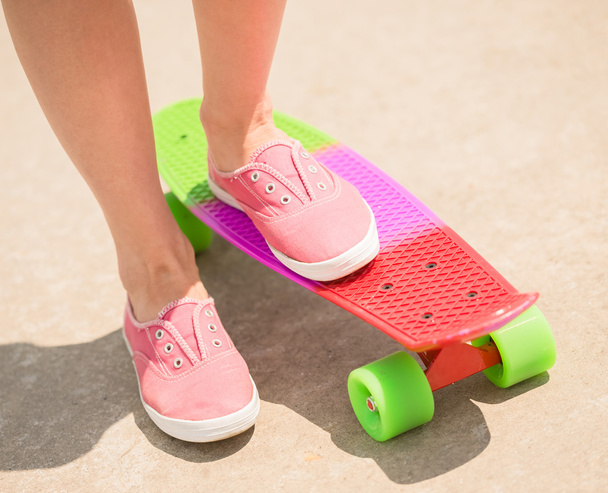 Mädchen auf Skateboard - Foto, Bild
