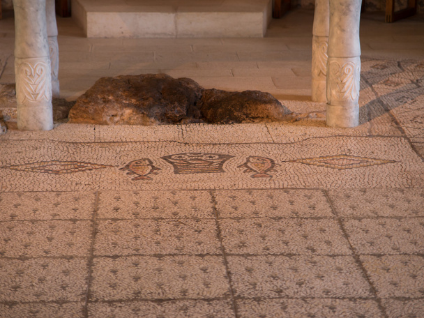 Tabgha mosaico, Chiesa della Moltiplicazione dei Pani e
 - Foto, immagini