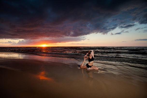 Beach yoga session by polish sea - Zdjęcie, obraz