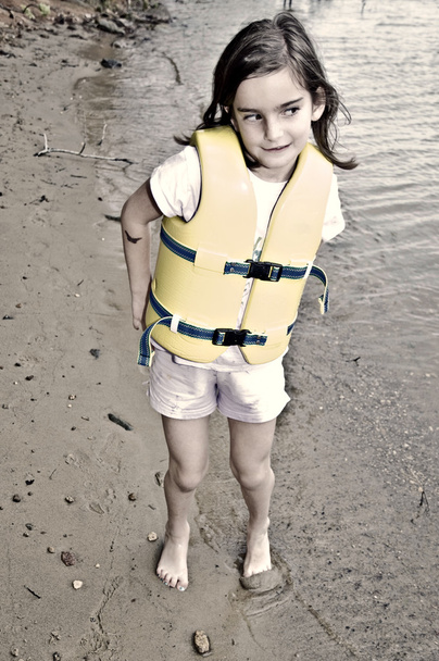 fiatal lány a vízben - Fotó, kép