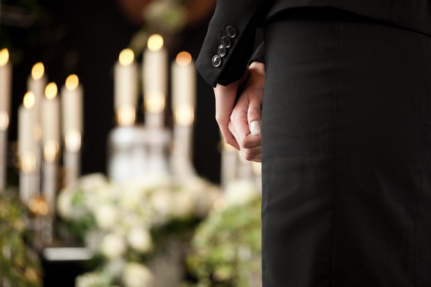 donna al funerale lutto
 - Foto, immagini